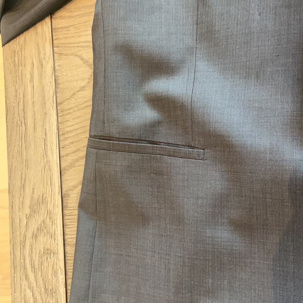 Theory men’s 2 button grey blazer. 44R. - Picture 4 of 8